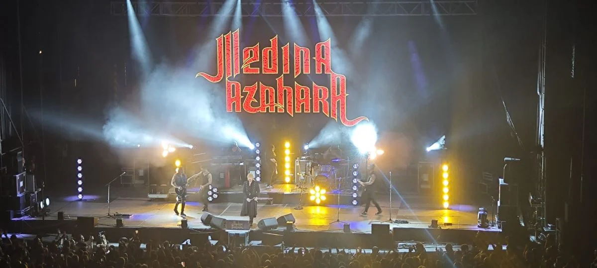 Medina Azahara se despide de Córdoba con un lleno absoluto e histórico en el teatro de la Axerquía Medina Azahara en la Axerquia de Cordoba